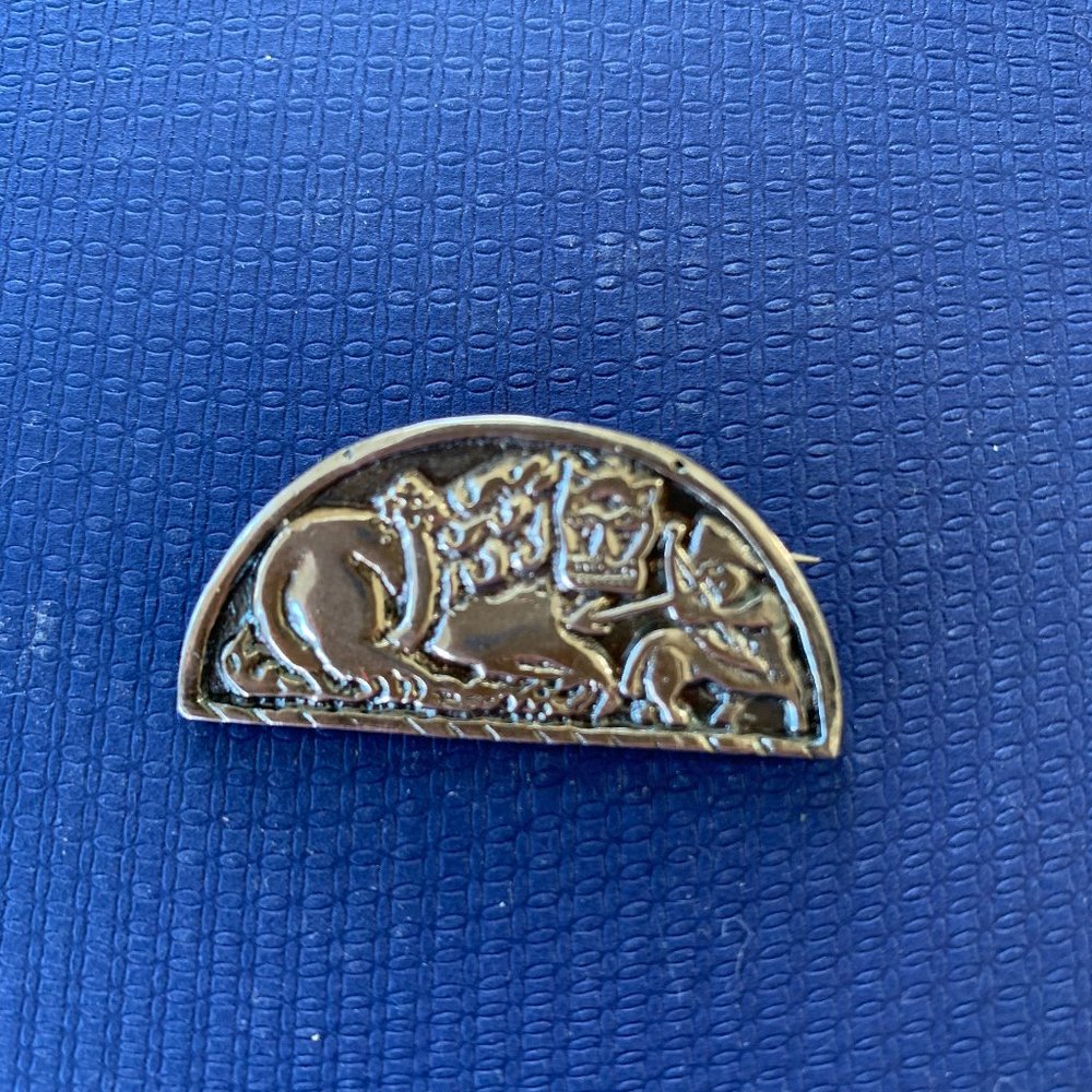 Vintage Sterling silver pin depicting Saint George